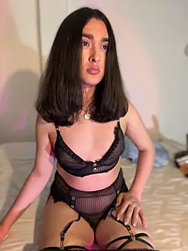 MiahWindsor online show from December 5, 7:07 am