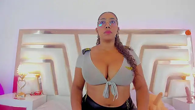 Snapshot of Aisharhodes00 chatting on November 4, 8:45 pm Aisharhodes00 online show from November 4, 8:45 pm