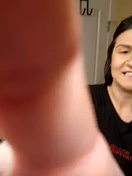 Snapshot of Taneil2pt0 chatting on December 15, 12:29 am Taneil2pt0 online show from December 15, 12:29 am