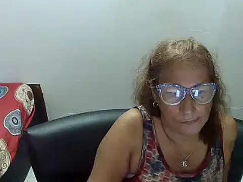 Snapshot of charrysexy1 chatting on December 11, 10:06 pm charrysexy1 online show from December 11, 10:06 pm