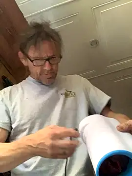 Snapshot of Likewise chatting on January 7, 12:26 am Likewise online show from January 7, 12:26 am