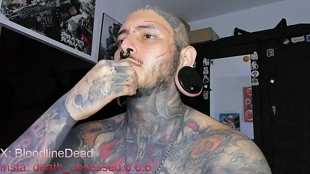 Snapshot of DEATHINK666XX chatting on March 12, 12:42 am DEATHINK666XX online show from March 12, 12:42 am
