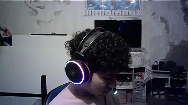 Snapshot of Emv2 chatting on February 16, 4:00 am Emv2 online show from February 16, 4:00 am