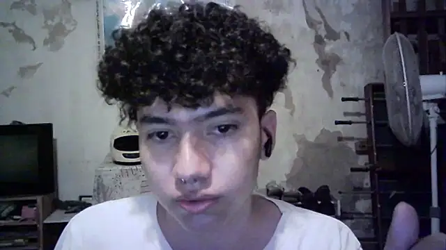 Snapshot of Emv2 chatting on January 19, 5:33 am Emv2 online show from January 19, 5:33 am