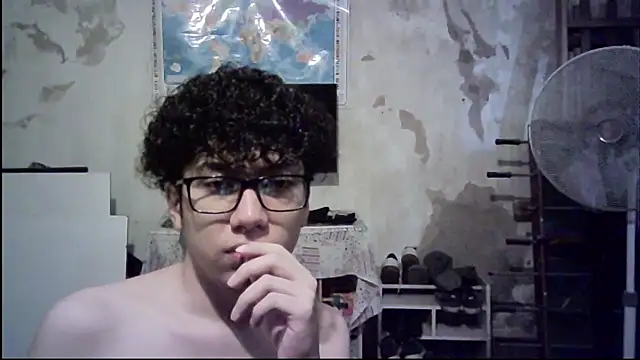 Snapshot of Emv2 chatting on February 25, 9:03 pm Emv2 online show from February 25, 9:03 pm