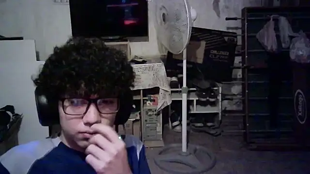 Snapshot of Emv2 chatting on March 17, 2:47 am Emv2 online show from March 17, 2:47 am