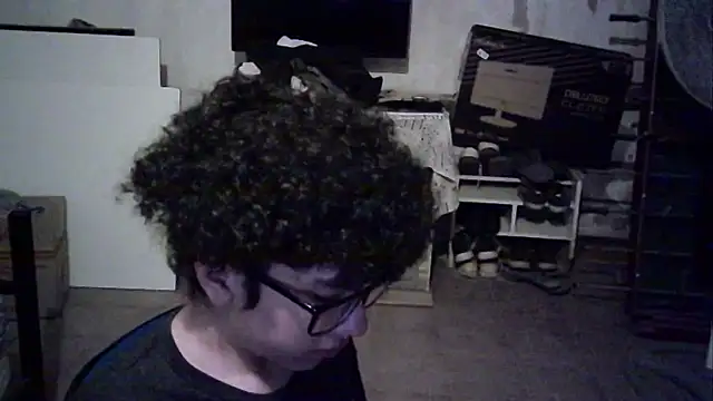 Snapshot of Emv2 chatting on March 10, 3:32 am Emv2 online show from March 10, 3:32 am