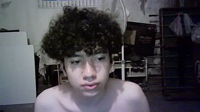 Snapshot of Emv2 chatting on March 21, 4:03 am Emv2 online show from March 21, 4:03 am