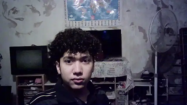 Snapshot of Emv2 chatting on February 14, 7:08 am Emv2 online show from February 14, 7:08 am