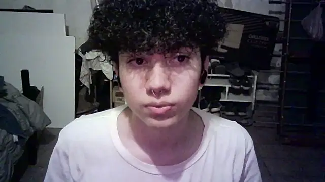 Snapshot of Emv2 chatting on March 11, 4:50 am Emv2 online show from March 11, 4:50 am