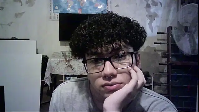 Snapshot of Emv2 chatting on February 18, 6:48 pm Emv2 online show from February 18, 6:48 pm