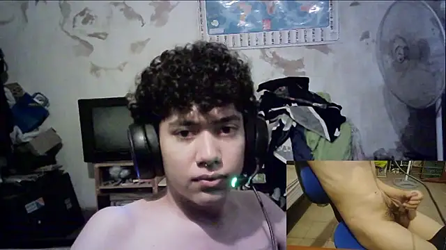 Snapshot of Emv2 chatting on January 31, 8:29 pm Emv2 online show from January 31, 8:29 pm