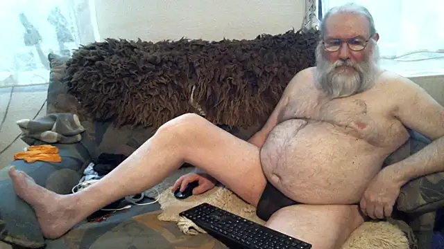 Snapshot of SexySantaC chatting on February 6, 5:51 pm SexySantaC online show from February 6, 5:51 pm