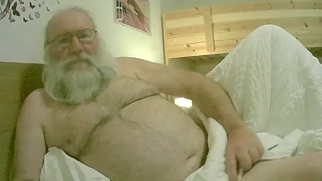 Snapshot of SexySantaC chatting on May 5, 8:34 pm SexySantaC online show from May 5, 8:34 pm