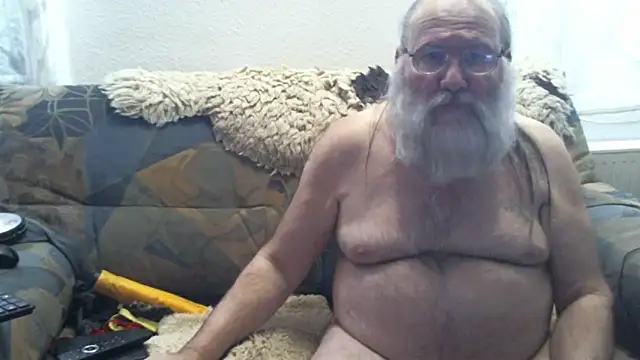 Snapshot of SexySantaC chatting on October 17, 7:04 pm SexySantaC online show from October 17, 7:04 pm