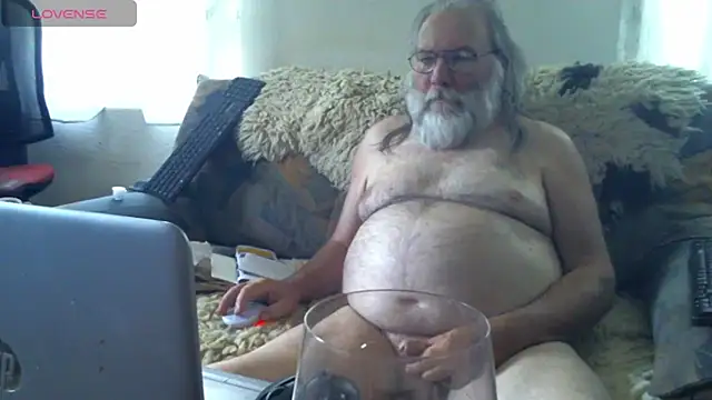 Snapshot of SexySantaC chatting on July 10, 6:02 am SexySantaC online show from July 10, 6:02 am