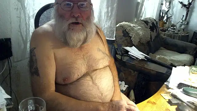 Snapshot of SexySantaC chatting on September 19, 5:50 pm SexySantaC online show from September 19, 5:50 pm