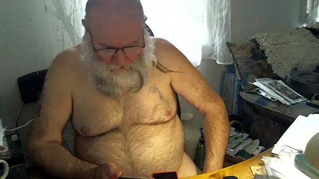 Snapshot of SexySantaC chatting on September 25, 11:05 am SexySantaC online show from September 25, 11:05 am
