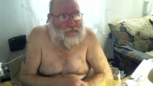 Snapshot of SexySantaC chatting on October 4, 4:52 pm SexySantaC online show from October 4, 4:52 pm