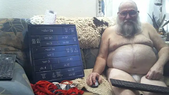 SexySantaC online show from December 2, 8:10 pm