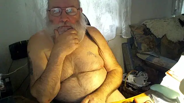 Snapshot of SexySantaC chatting on October 8, 3:02 pm SexySantaC online show from October 8, 3:02 pm