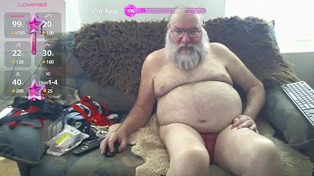 Snapshot of SexySantaC chatting on February 17, 8:38 pm SexySantaC online show from February 17, 8:38 pm