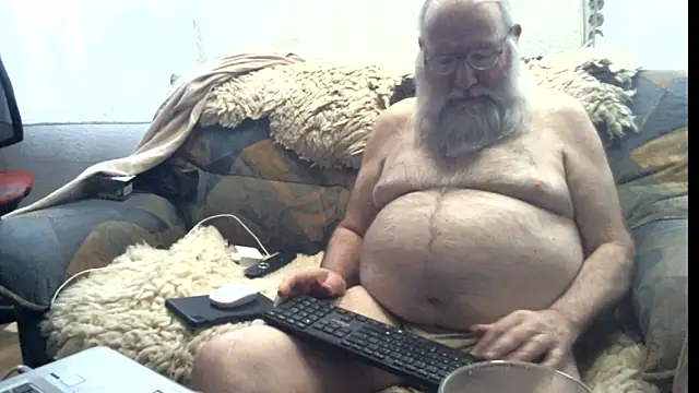 SexySantaC online show from April 9, 6:47 pm