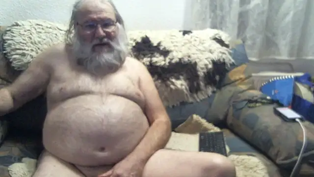 Snapshot of SexySantaC chatting on October 4, 4:36 am SexySantaC online show from October 4, 4:36 am