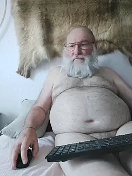 Snapshot of SexySantaC chatting on May 14, 8:22 am SexySantaC online show from May 14, 8:22 am