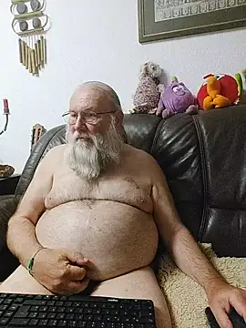 Snapshot of SexySantaC chatting on May 13, 8:05 pm SexySantaC online show from May 13, 8:05 pm