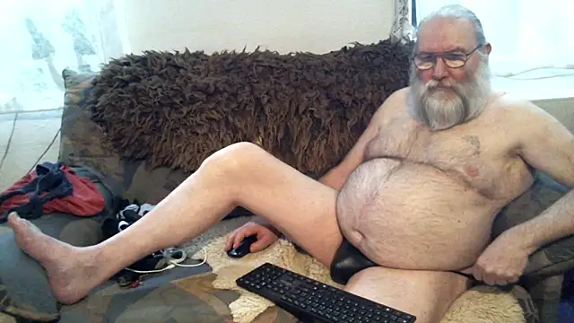 Snapshot of SexySantaC chatting on February 7, 7:27 pm SexySantaC online show from February 7, 7:27 pm