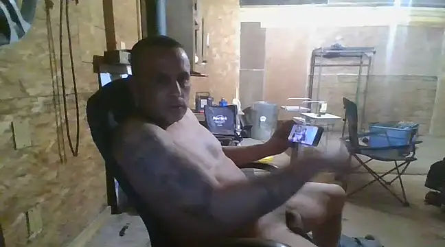 Snapshot of hardcok4u2abuse40 chatting on February 1, 8:50 am hardcok4u2abuse40 online show from February 1, 8:50 am