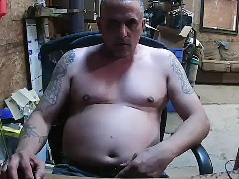 Snapshot of hardcok4u2abuse40 chatting on November 15, 7:23 am hardcok4u2abuse40 online show from November 15, 7:23 am