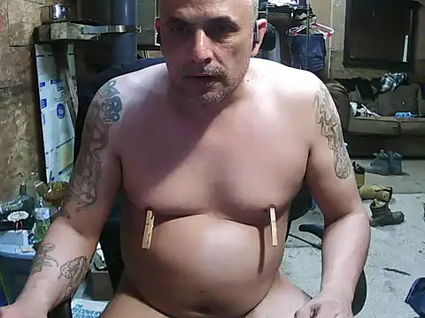 Snapshot of hardcok4u2abuse40 chatting on November 9, 10:41 am hardcok4u2abuse40 online show from November 9, 10:41 am