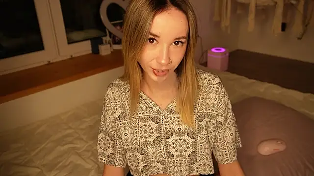 EmelyBenz online show from January 12, 3:13 am