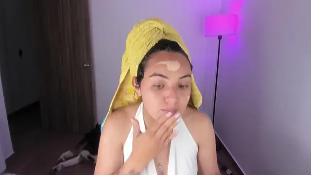 Miss Nicole online show from December 14, 2:07 am