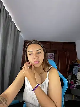 Snapshot of Miss_Nicole chatting on August 6, 1:39 pm Miss Nicole online show from August 6, 1:39 pm