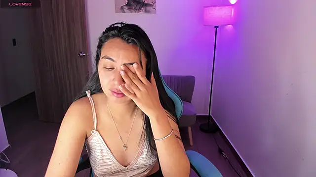 Miss Nicole online show from March 22, 7:15 pm