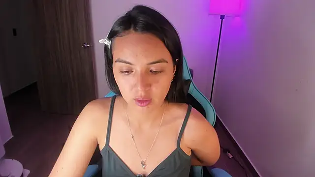 Miss Nicole online show from December 2, 7:15 pm