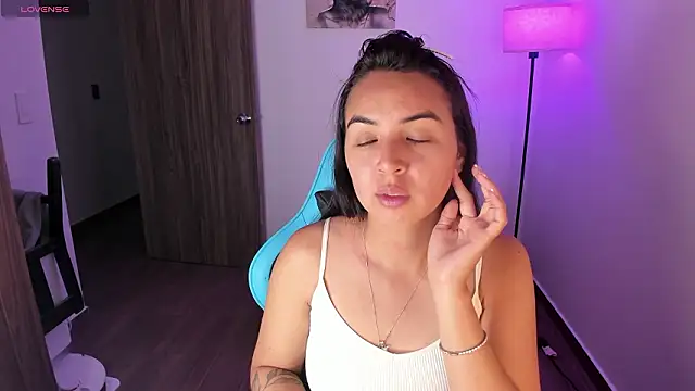 Miss Nicole online show from March 13, 8:47 pm