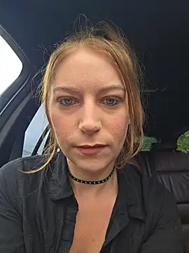 Snapshot of XLisaxx chatting on June 10, 9:54 am XLisaxx online show from June 10, 9:54 am
