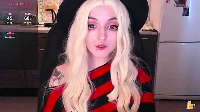 Snapshot of spticc chatting on October 28, 7:51 am spticc online show from October 28, 7:51 am