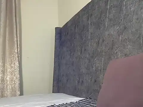 HarlotyQueen online show from December 18, 4:39 am