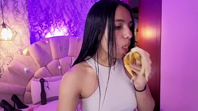  emma miller  online show from April 22, 11:39 am