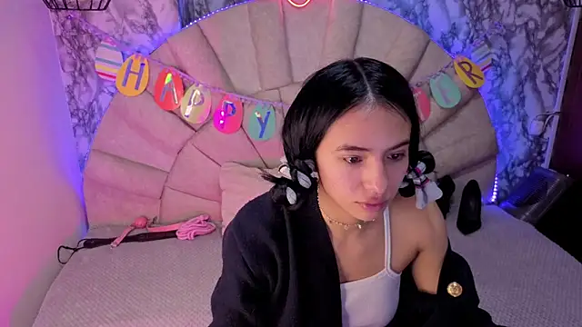  emma miller  online show from April 2, 11:06 am