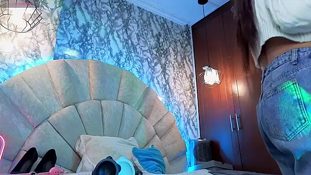  emma miller  online show from February 19, 10:56 am