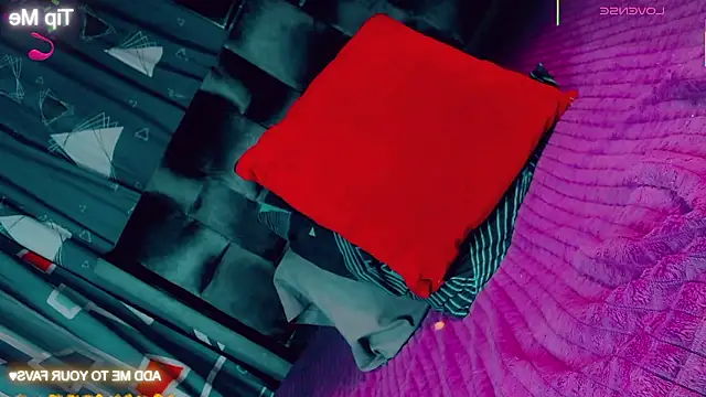 Snapshot of CharlotteBigCock chatting on January 8, 2:23 pm CharlotteBigCock online show from January 8, 2:23 pm