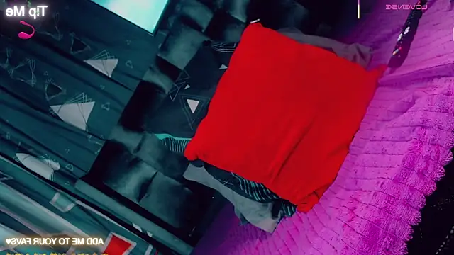 Snapshot of CharlotteBigCock chatting on January 16, 2:21 pm CharlotteBigCock online show from January 16, 2:21 pm