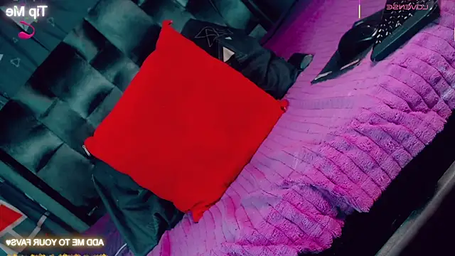 Snapshot of CharlotteBigCock chatting on February 7, 2:14 pm CharlotteBigCock online show from February 7, 2:14 pm