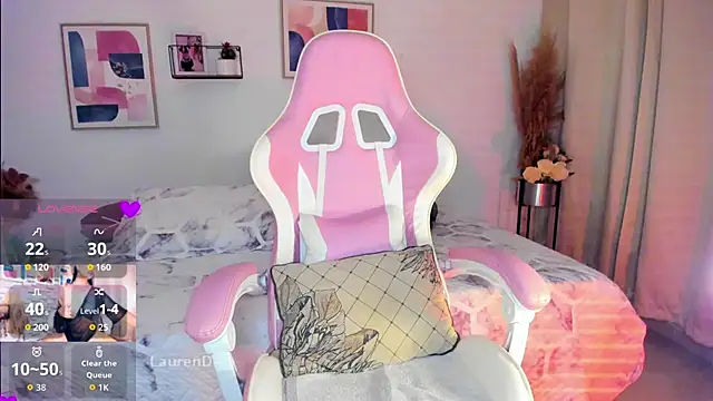 Snapshot of Misslaurenn chatting on November 28, 11:49 pm Misslaurenn online show from November 28, 11:49 pm